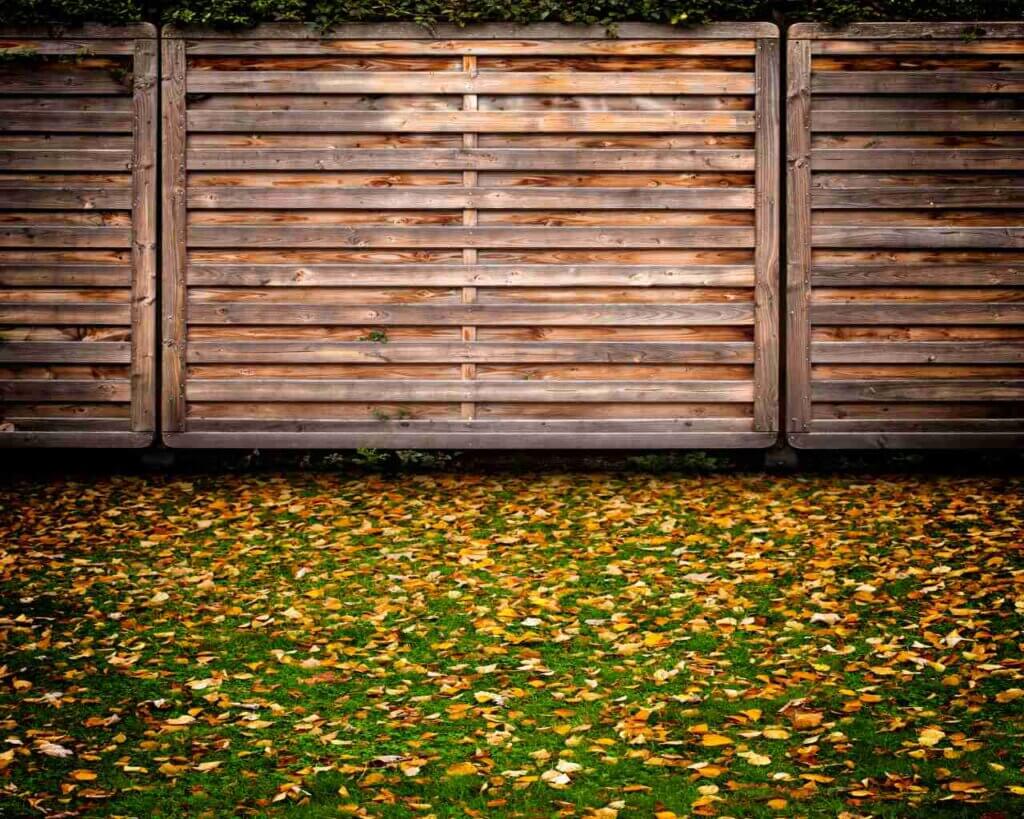 wooden soundproof fence